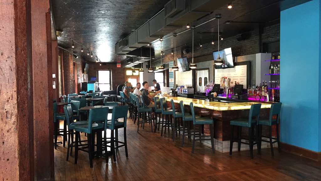East End Restaurant & Bar - Rock The Lake