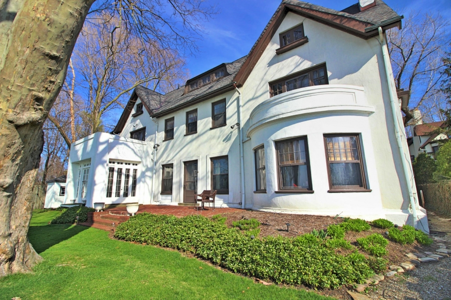 Bratenahl mansion Lake Erie house of the week Rock The Lake